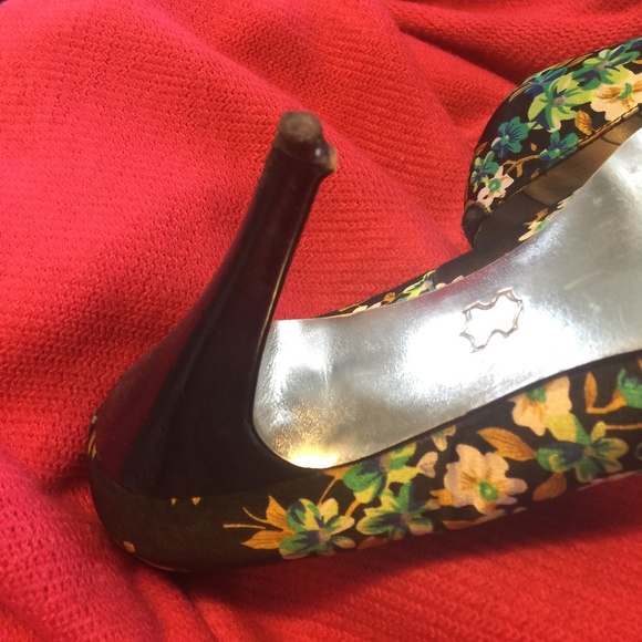 JESSICA SIMPSON Silk Fabric Floral Heels ON SALE - Picture 6 of 6